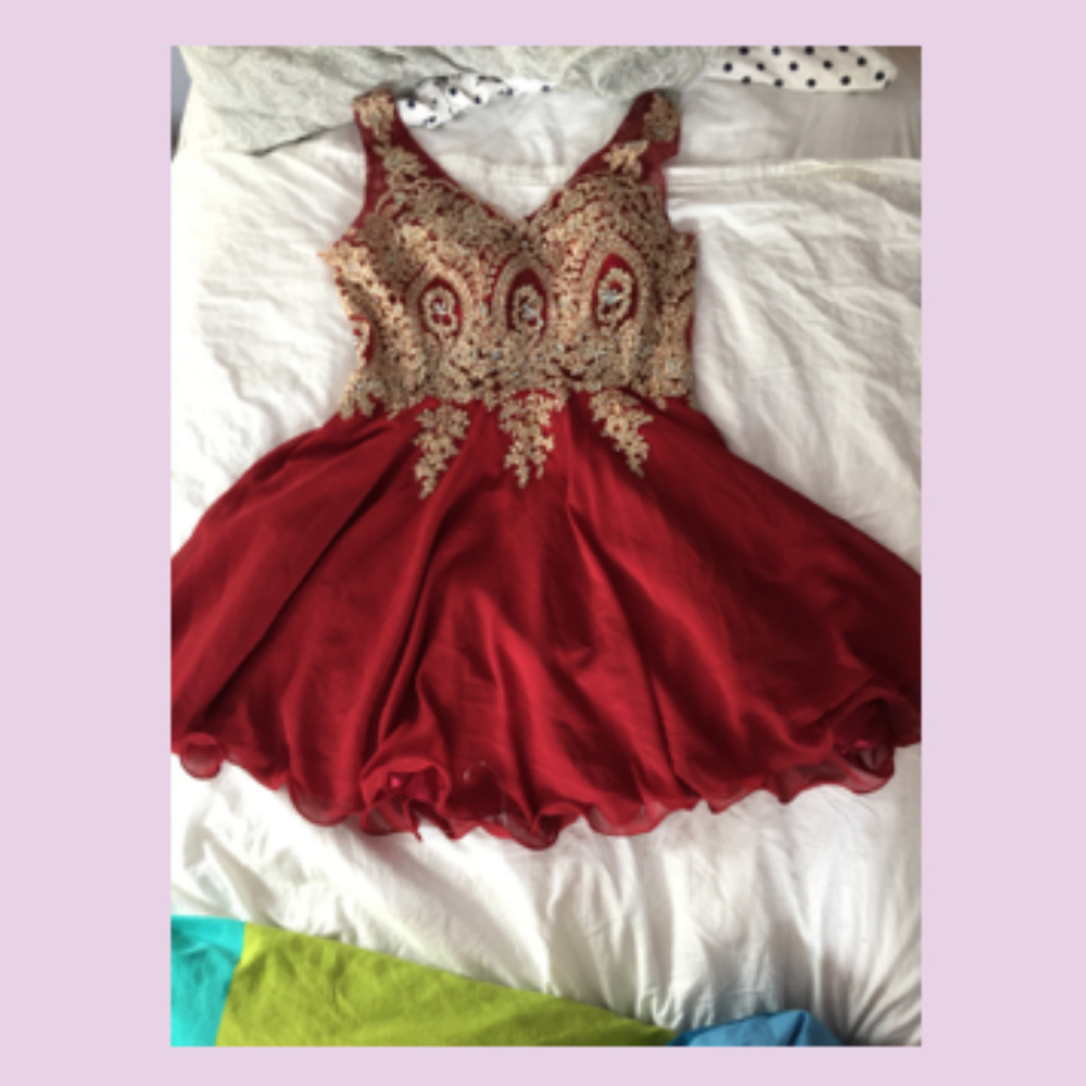 XL Short Red Prom Dress with Gold Bodice
